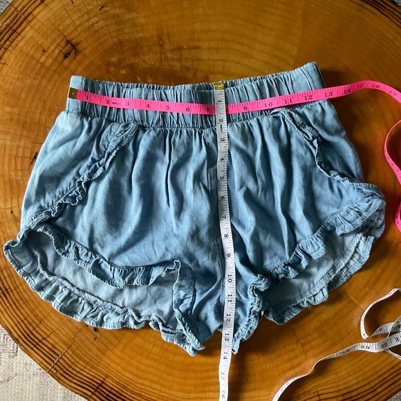 NWOT BLUE STEEL chambray ruffle pull on shorts size small - Picture 3 of 6